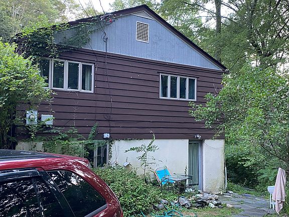 3rd image of 2255 Parker Ln