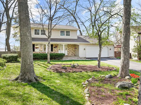 1637 Deerwood Dr, Madison, WI 53716
