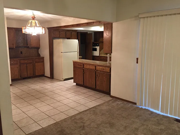10325 Exter Ave — Photo 6