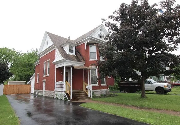 871 W Main St