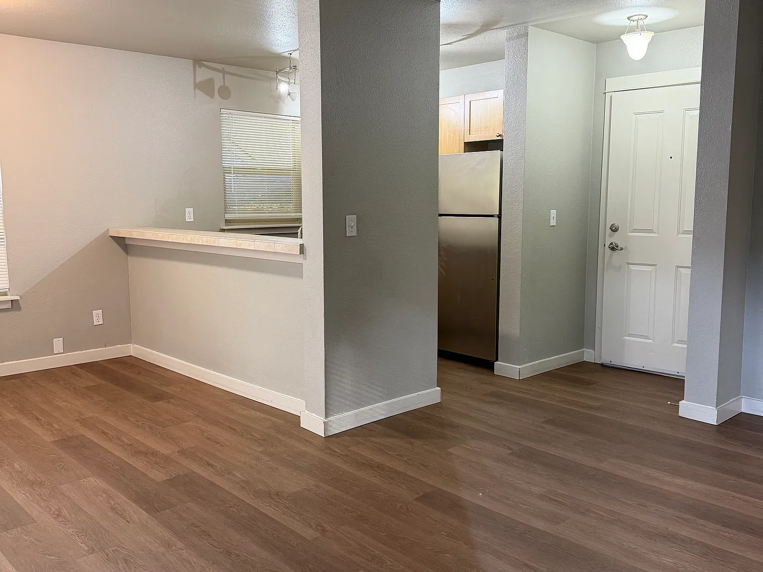 2 bed, 823 sqft, $2,175 — Photo 2