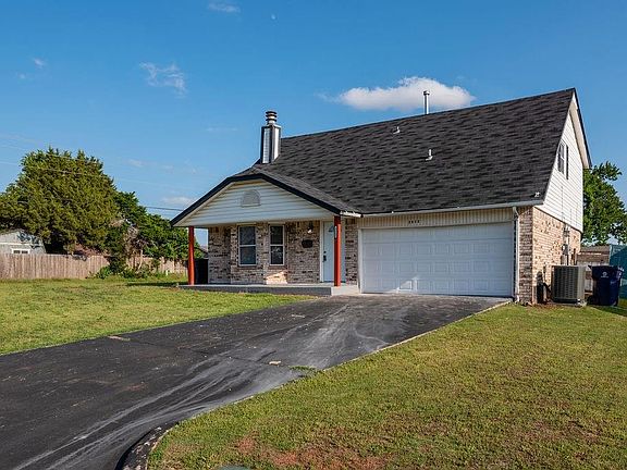 3rd image of 3512 Oakcliff Dr
