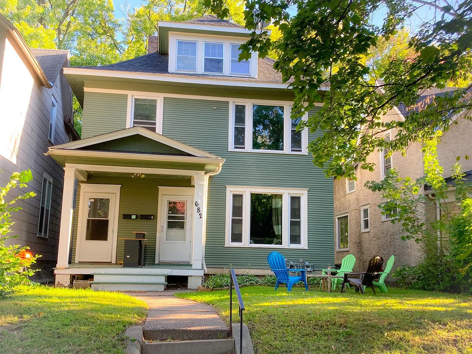 682 Jessamine Avenue E — Photo 2