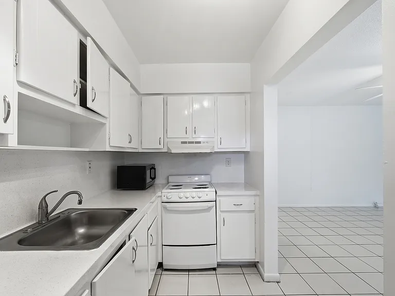 7211 Venetian St — Photo 20