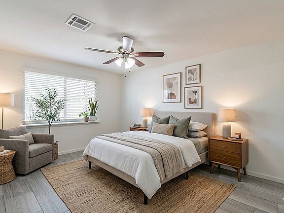 3rd image of 1262 E Hermosa Dr