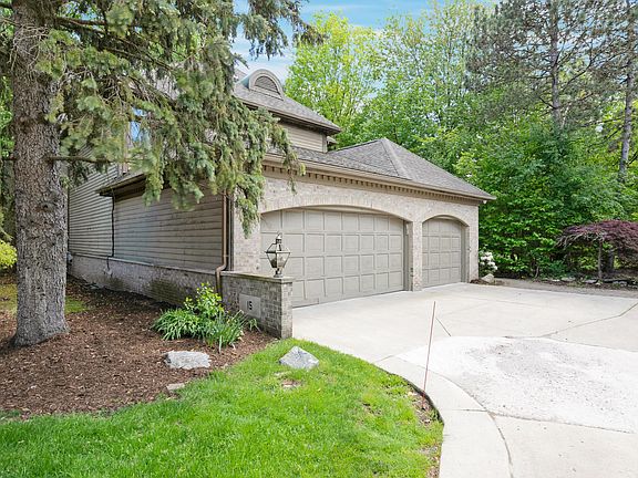 2nd image of 15 Cumberlane Ct