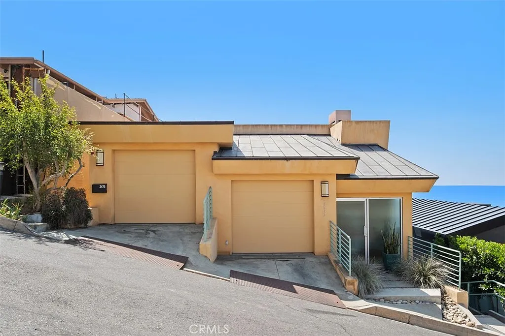 3 bed, 3.5 bath, 2349 sqft, $11,000 — Photo 1