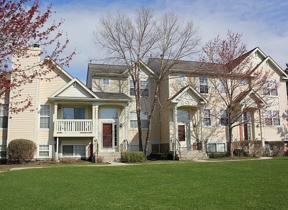 2nd image of 855 Essex Cir