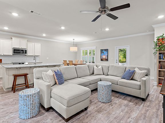 3rd image of 164 Stonegate Cir