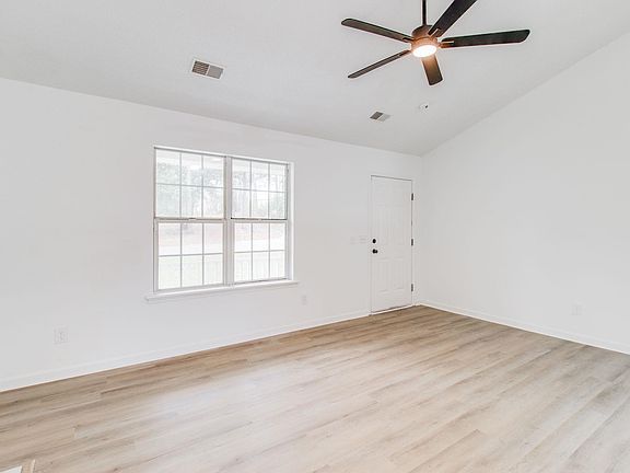 5th image of 424 Rockhaven Dr