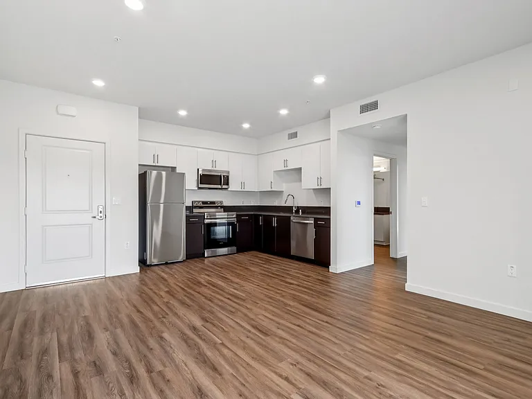 Cloud Nine Luxury Apartments — Photo 29