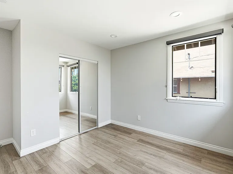1822 S Harvard Blvd — Photo 27