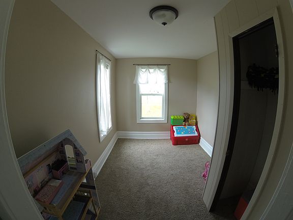 3rd image of 624 S Sycamore St
