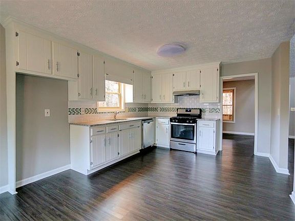 3rd image of 2680 Forest Way NE