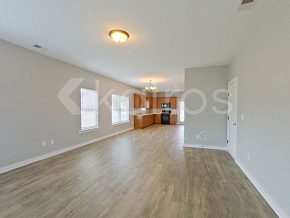 4th image of 180 White Oak Cir