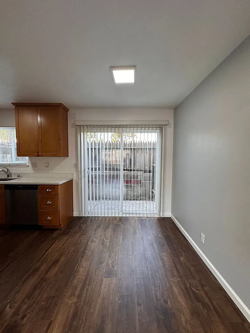 Coming Soon! Spacious 2 Bedroom 1 Bathroom — Photo 2