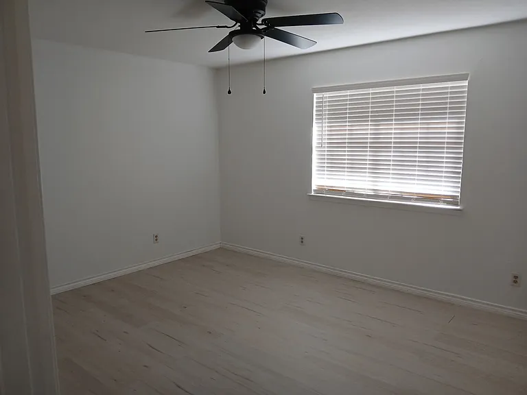 1116 Valley View Dr #C — Photo 7