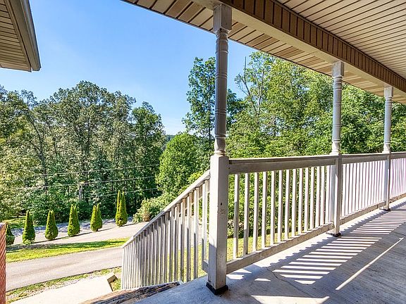 3rd image of 631 Rock House Rd