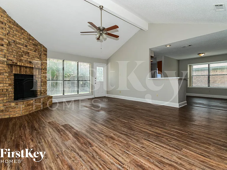 1007 Creighton Ct — Photo 4