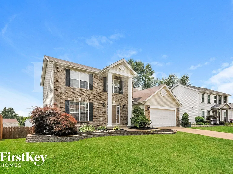 124 Royallsprings Pkwy — Photo 2