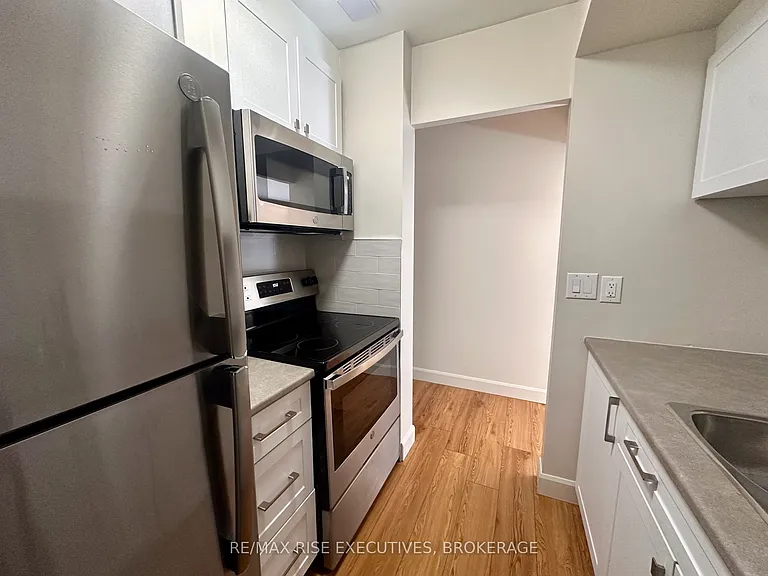 1020 Pembridge Cres #301 — Photo 6