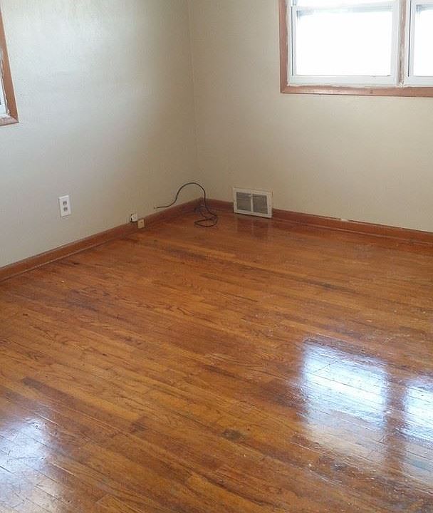 1st image of 1233 W 24th St