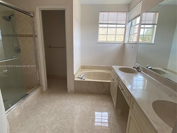 5th image of 1650 Harbour Side Dr #1