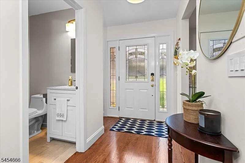 3 bed, 2.0 bath, $2,500 — Photo 4