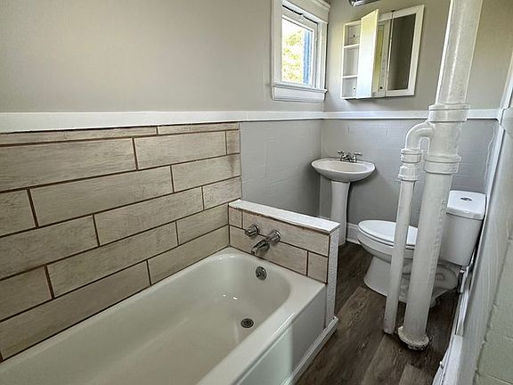 5th image of 4074 E 141st St