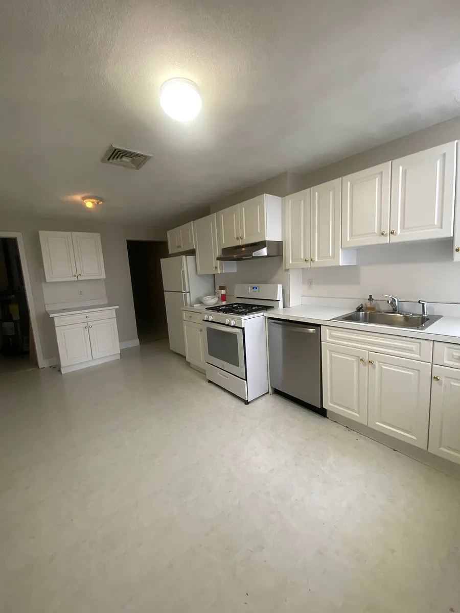 Building Photo - 10 Belmont St #8