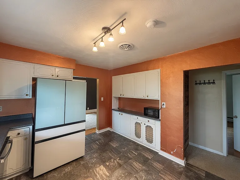 56 Telford Ave — Photo 5