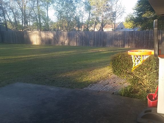 4th image of 317 Trailwood Cir