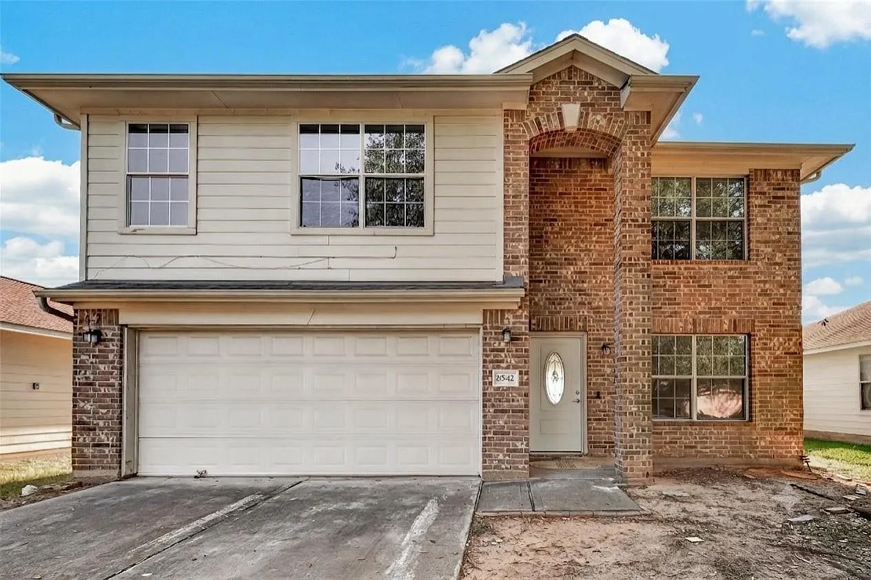 4 bed, 2.5 bath, 2280 sqft, $2,303 — Photo 1