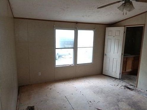 5th image of 930 Brown St