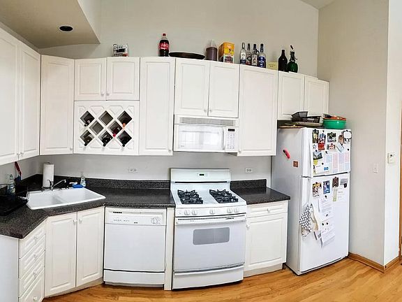 2nd image of 1545 W Pearson St APT 3E