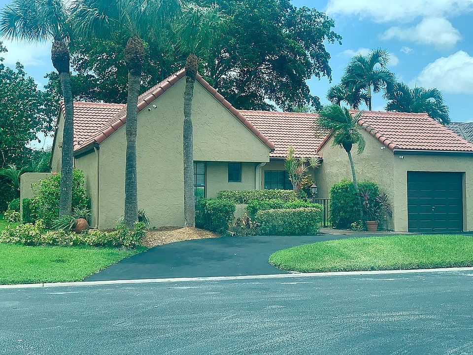 1st image of 2071 Maplewood Dr