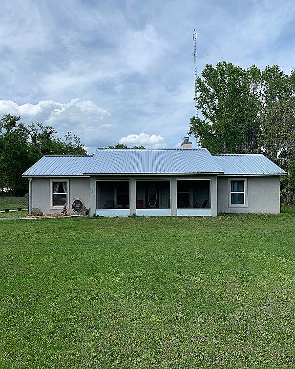 Front of house screen patio 