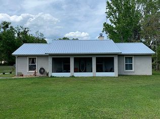 250 Paradise Shores Rd, Crescent City, FL 32112