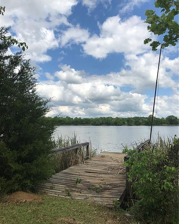 2nd image of 550 Jones River Rd