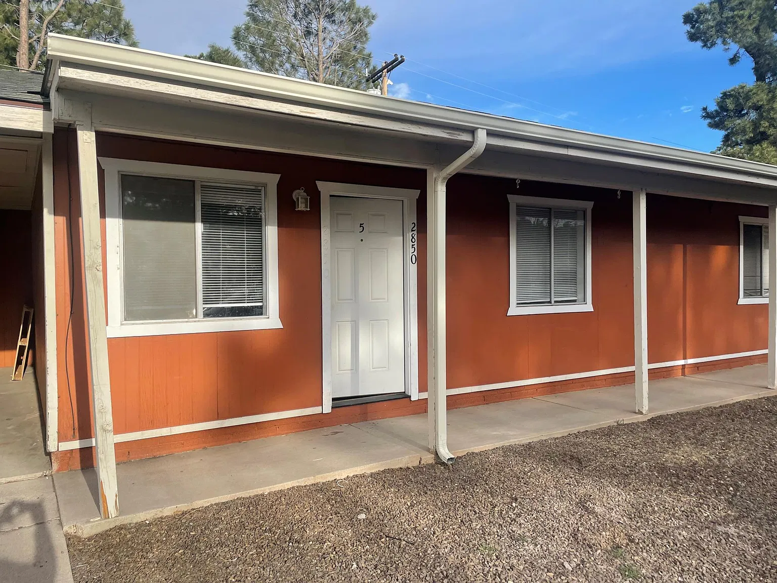 2850 N Izabel St — Photo 2