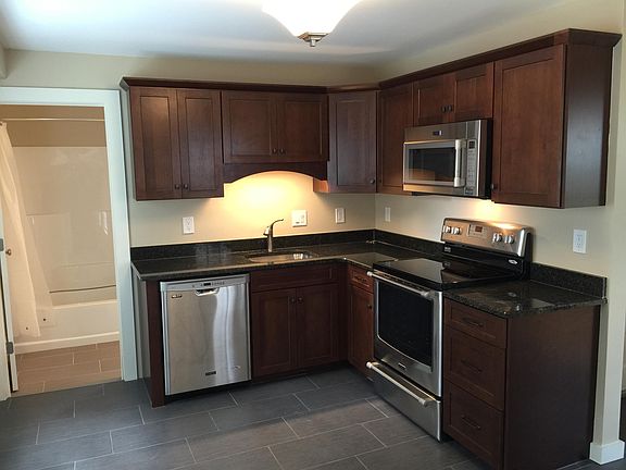 10 Holly lower apartment kitchen