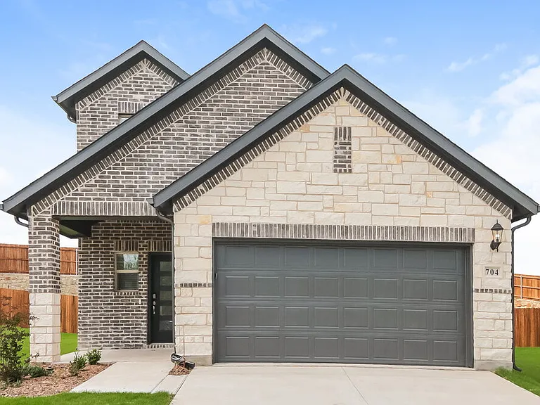 704 Dotty Dr — Photo 1