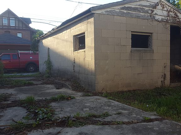 3rd image of 711 Kimball Pl