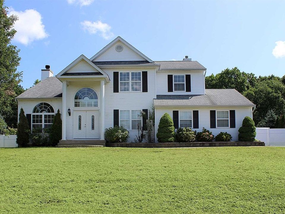 1st image of 47 Winterberry Dr