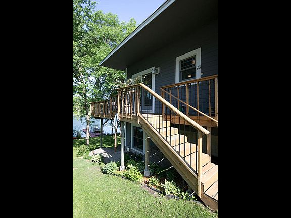 2nd image of 944 Bay Dr SE