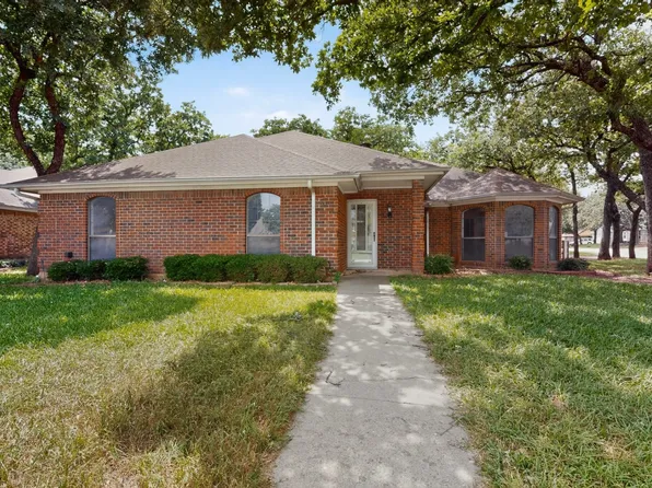 7517 Crosstimbers Ln, North Richland Hills, TX 76182