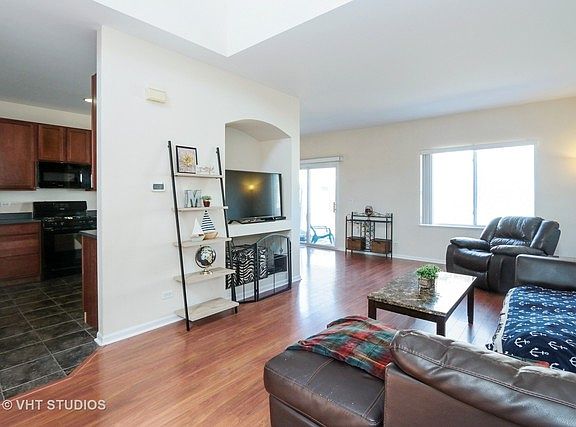 4th image of 407 N Tower Dr