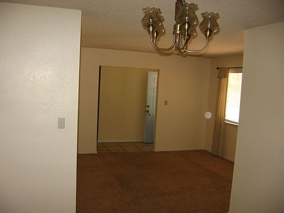4th image of 10320 Malaguena Ln NE