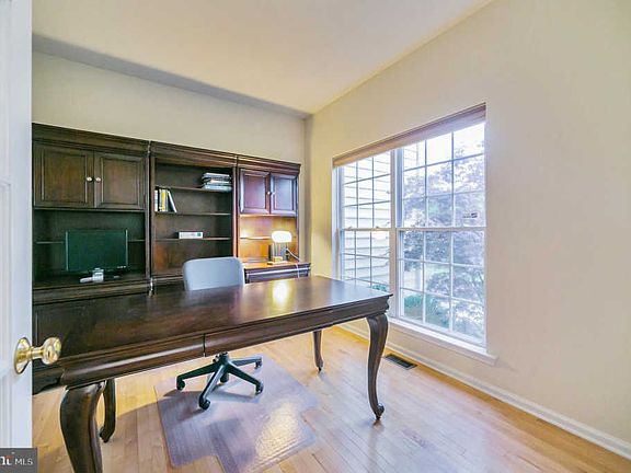 4th image of 5709 Monocacy Dr