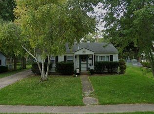 1417 Walnut Dr, Woodstock, IL 60098
